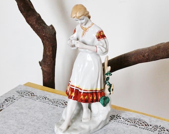 porcelaine vintage « Fille à la camomille » - URSS vintage - porcelaine d'URSS - décoration d'intérieur - peinte à la main