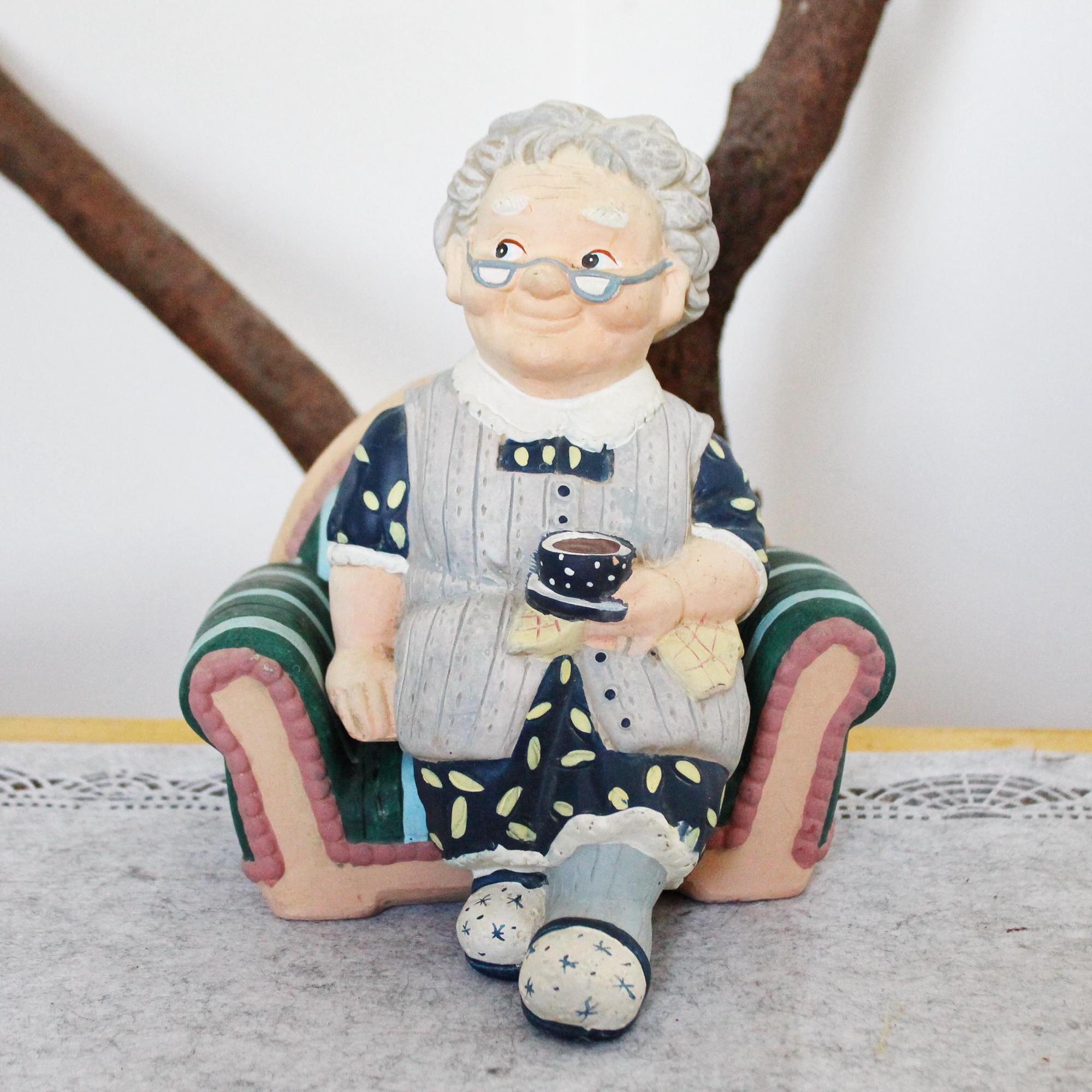 ヴィンテージ セラミック 粘土人形 - 椅子に座るおばあちゃん - 9.8