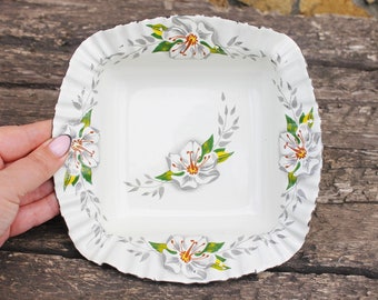 Vintage Enamel Bowl 7.3 inches - Vintage Kitchen Enamelware - Metall Salad Bowl - USSR vintage