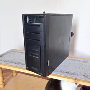 ビンテージブラックATX PCケース、レトロデスクトップコンピュータタワー、2000年代初頭、空シャーシ、スリーパービルドまたはレストア用