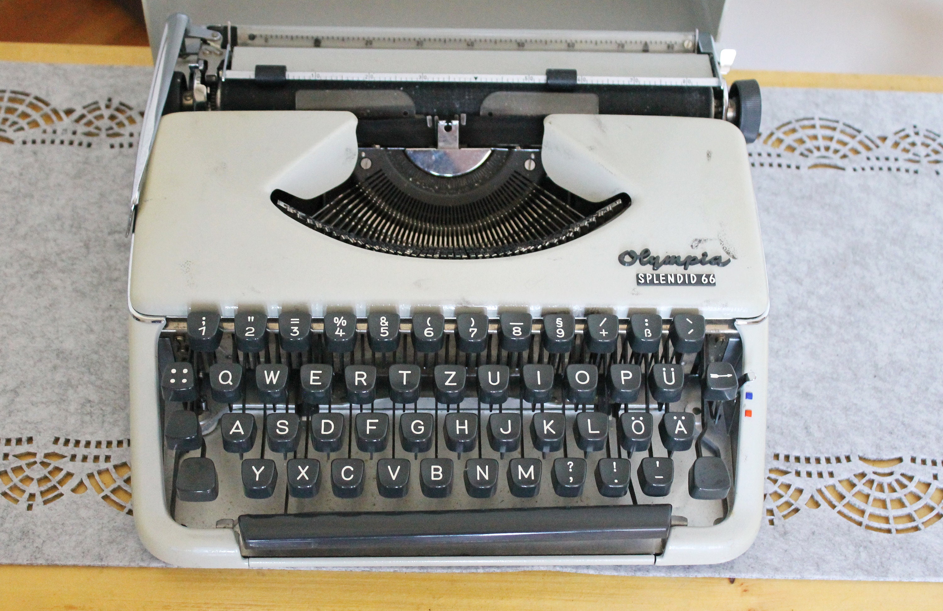 タイプライター　Olympia splendid Olympia Splendid 33 Pink Typewriter