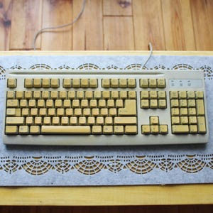Vintage Mitsumi KFK-EA4XT Beige Mechanical Keyboard with Cyrillic Layout | Retro 90s Wired PS/2 Keyboard | Classic Windows Era PC Accessory