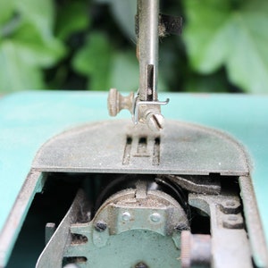 Vintage portable electrified sewing machine Tula model No. 1 made in the USSR 1958 Vintage Soviet TULA image 3