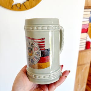 Vintage 1983 German Beer Stein Albertshofen IVV Wandertag Mugg, Västtyskland Jubileums keramik Bierkrug Souvenir