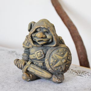 Créature fantastique en pierre - orc - lutin - créature de queue de fée - 5 pouces - figurine vintage Allemagne - années 1990 - années 2000