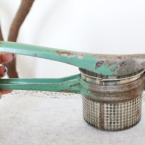 Vintage Metal Fruit Press, Fruit Juicer 1960s, Squeezer, Table Press for Berries, Fruit, Vegetables, Metal Manual Juicer image 8