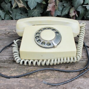 Teléfono de disco soviético beige antiguo - teléfono de disco de disco circular - teléfono vintage - teléfono de escritorio de disco antiguo