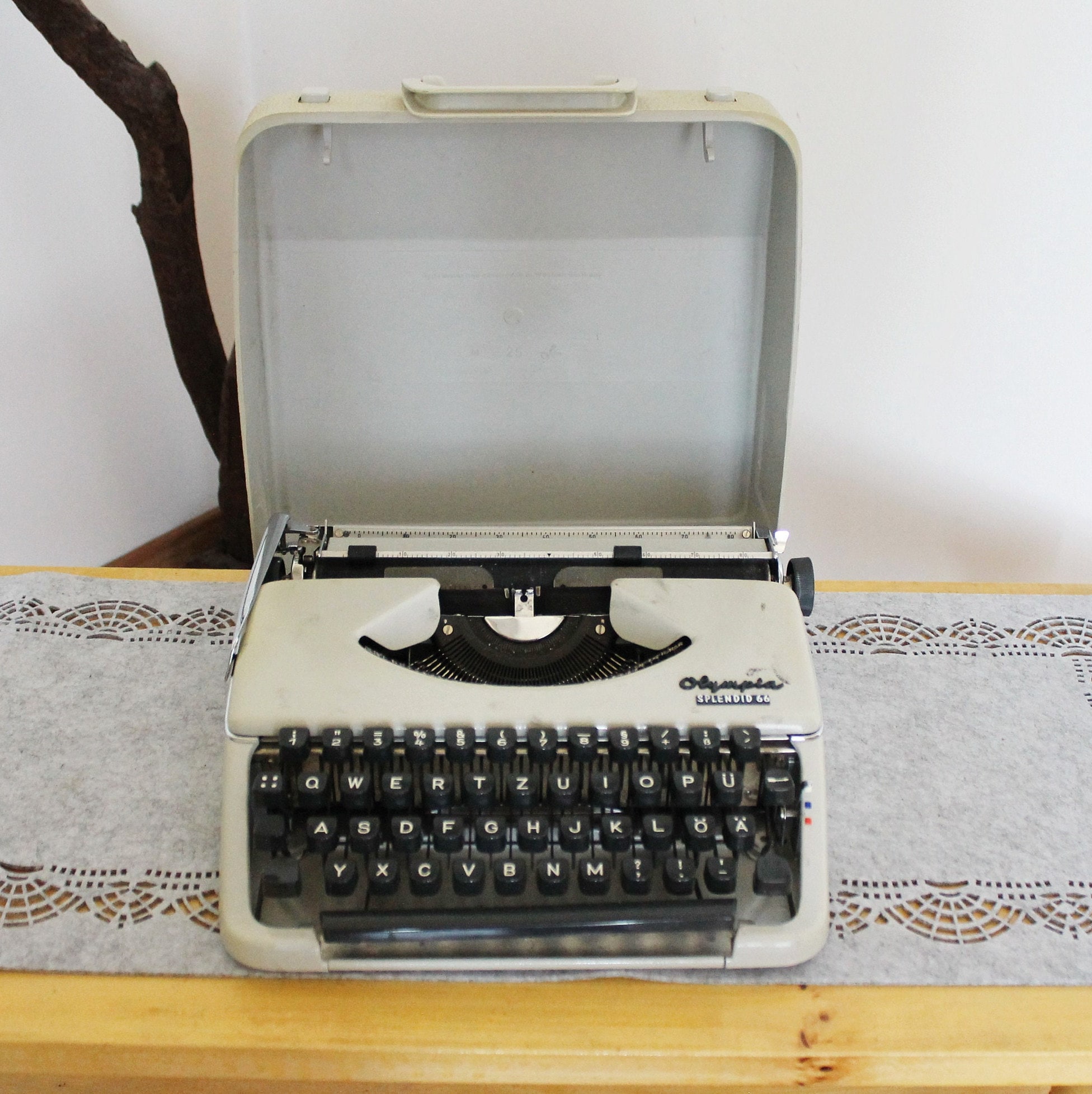 Vintage Olympia Splendid 66 Typewriter in Original Case - Made in