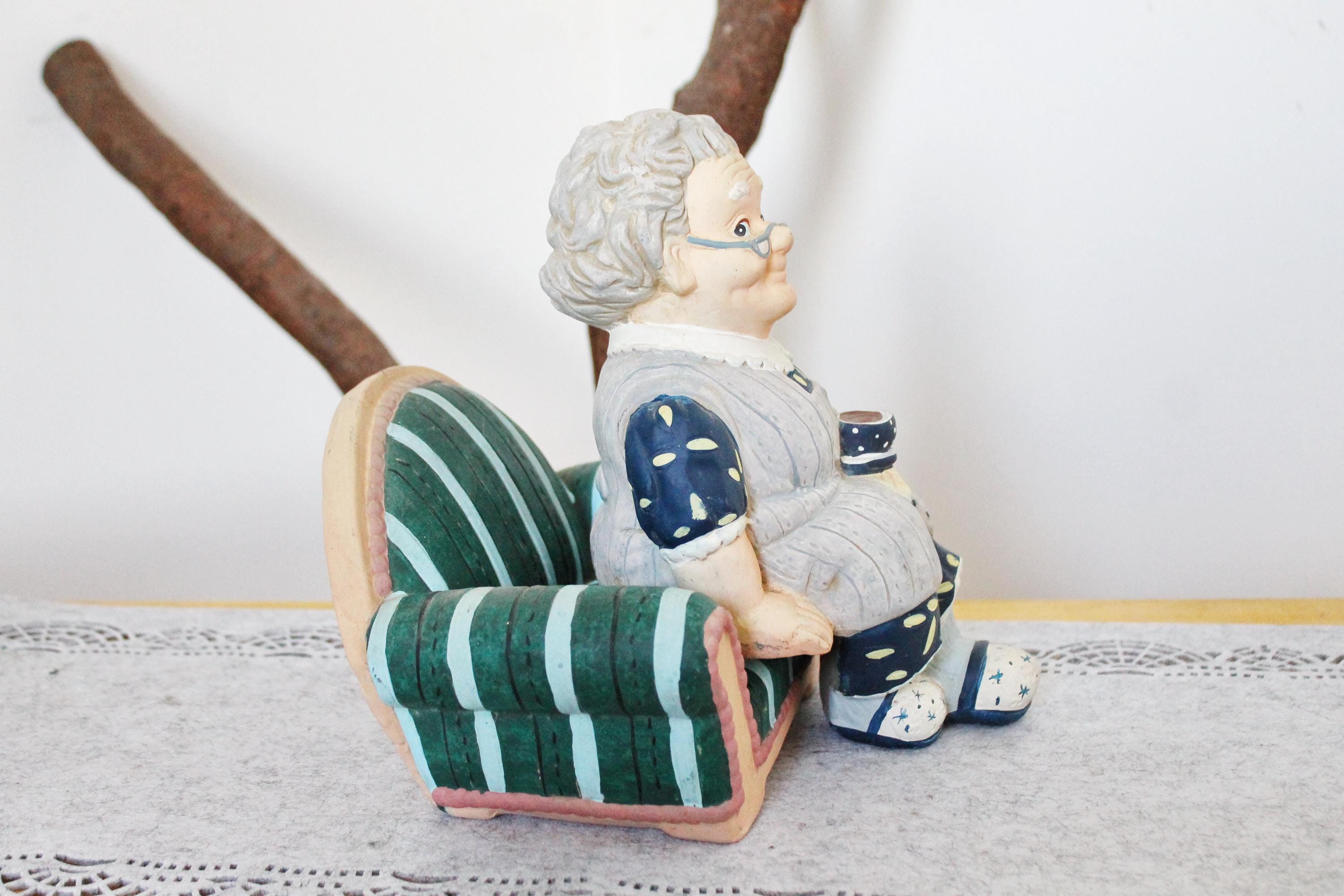 ヴィンテージ セラミック 粘土人形 - 椅子に座るおばあちゃん - 9.8