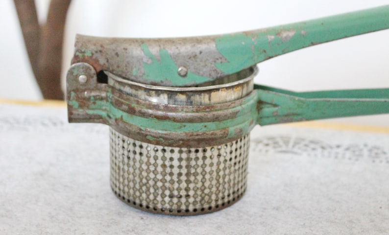 Vintage Metal Fruit Press, Fruit Juicer 1960s, Squeezer, Table Press for Berries, Fruit, Vegetables, Metal Manual Juicer image 6