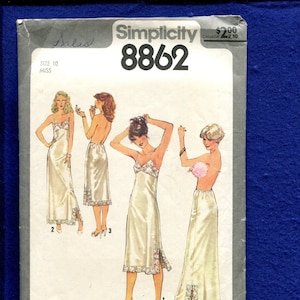 1970&#39;s Simplicity 8862 Lace Trimmed Slips Pattern Size 10