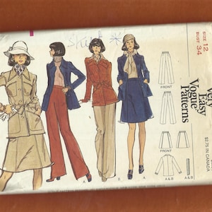 1970&#39;s Vogue 8474 Safari Jacket with Large Pointed Collar and Slanted Pockets Straight Pants and Flared Skirt Size 12