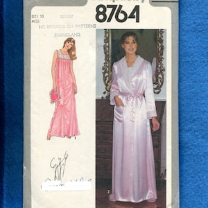 1970&#39;s Simplicity 8764 Classic Nightgown & Matching Robe Pattern Size 14..16