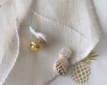 Broche en porcelaine mini ananas blanc et or