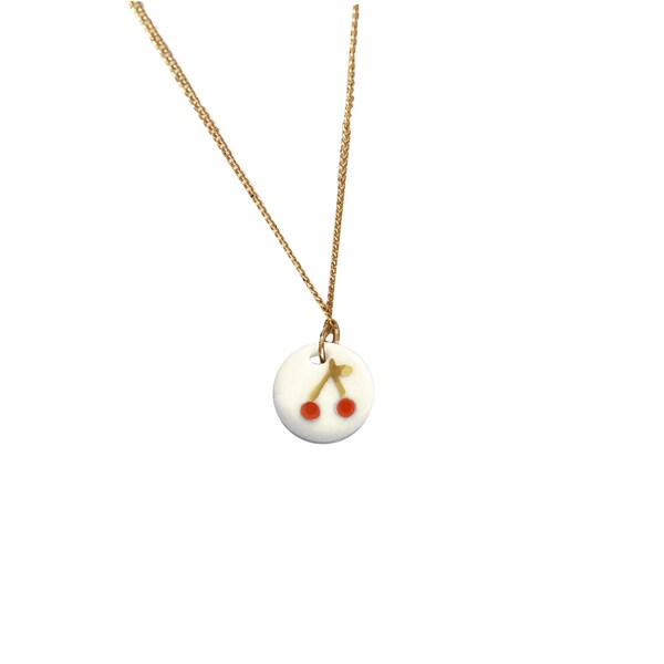 Petit collier en porcelaine cerises, pendentif céramique motif cerises sur chaine vermeil