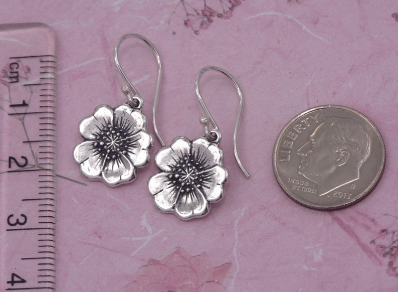 Boucles doreilles de fleurs en argent sterling artisanal Cadeaux de bijoux de fleurs pour femmes Cadeaux uniques pour elle Boucles doreilles florales Bijoux artisanaux en argent image 2