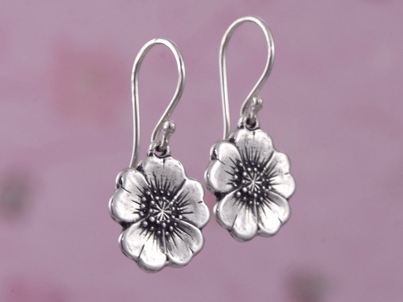 Boucles doreilles de fleurs en argent sterling artisanal Cadeaux de bijoux de fleurs pour femmes Cadeaux uniques pour elle Boucles doreilles florales Bijoux artisanaux en argent image 3