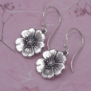 Boucles doreilles de fleurs en argent sterling artisanal Cadeaux de bijoux de fleurs pour femmes Cadeaux uniques pour elle Boucles doreilles florales Bijoux artisanaux en argent image 4