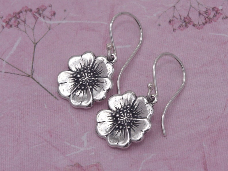 Boucles doreilles de fleurs en argent sterling artisanal Cadeaux de bijoux de fleurs pour femmes Cadeaux uniques pour elle Boucles doreilles florales Bijoux artisanaux en argent image 4