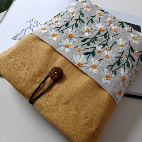 Embroidered Daisy Book Sleeve, Padded Book Protector, Book Pouch, Bookish Gift, Book Sleeve with Pocket, Yellow Book Case, Size Small UK