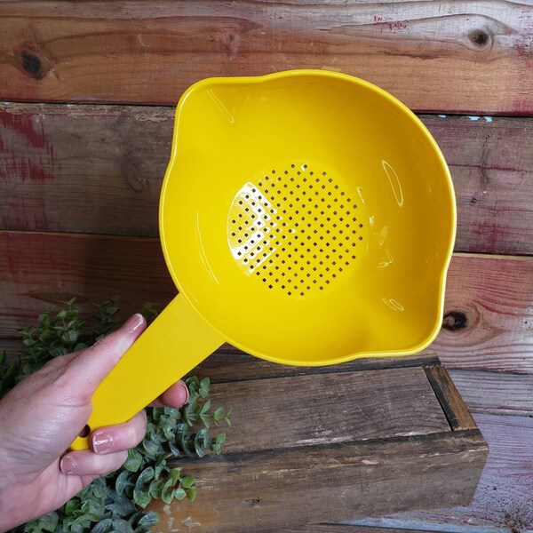 Retro Vintage Mid Century Tupperware Strainer Bowl with Handle