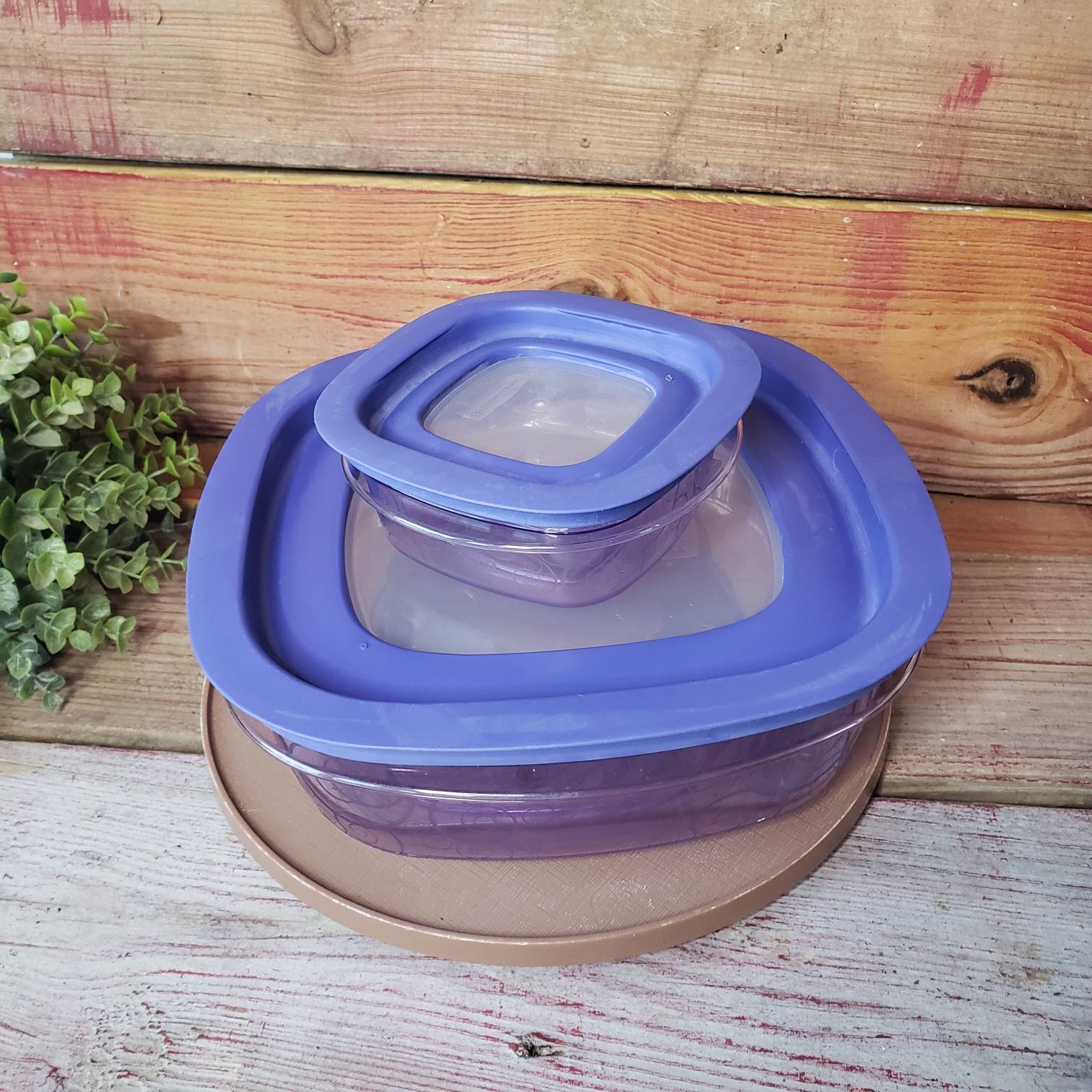 Rubbermaid Premier Easy Find Lids Food Storage Container, Purple