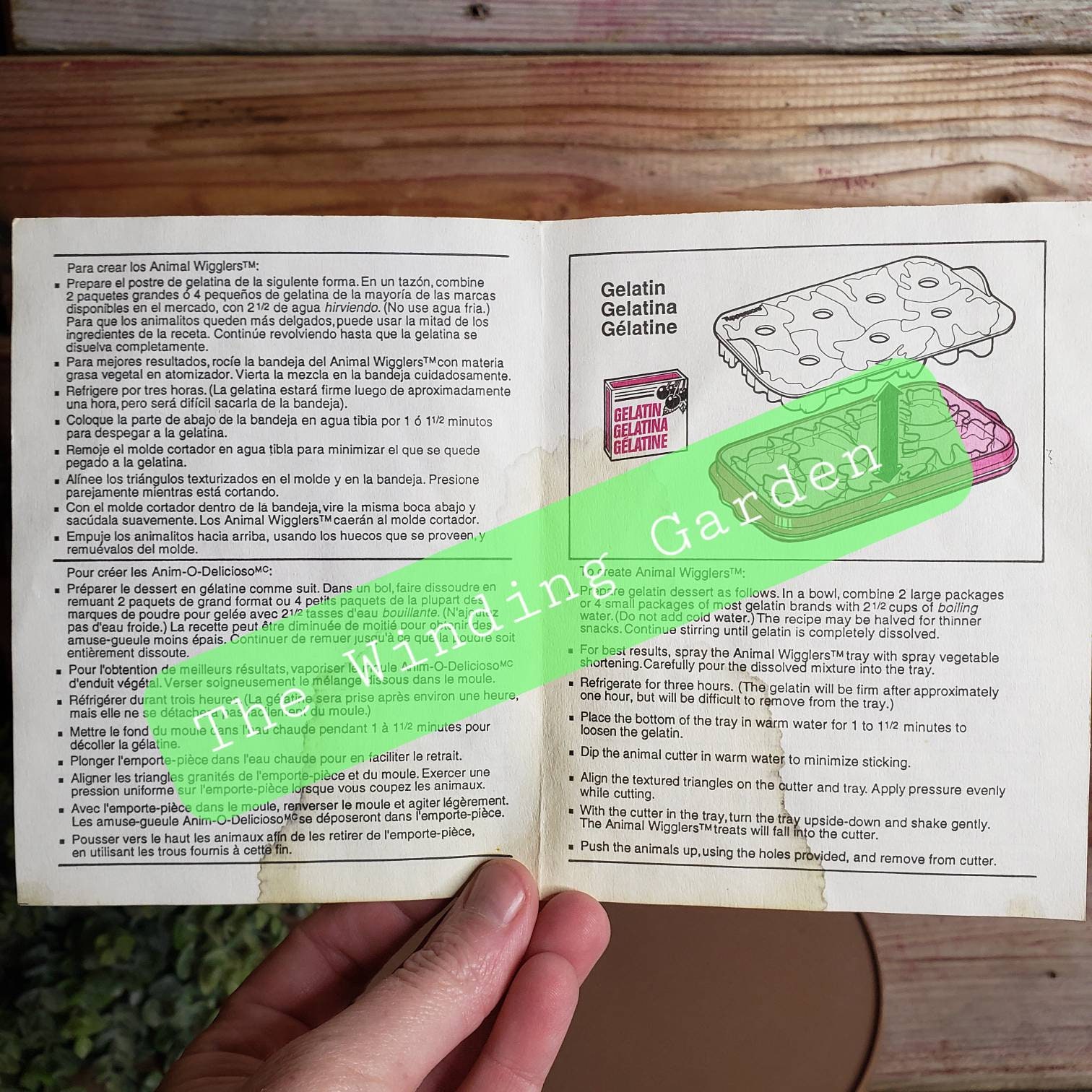 LIVRE DE RECETTES Tupperware Démoulez-Les - la Saga Des Moules En