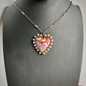 Heart-shaped floral pendant necklace