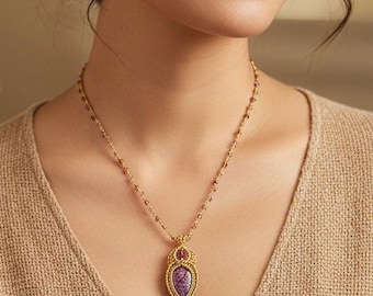 Collar con colgante de escudo de macramé único