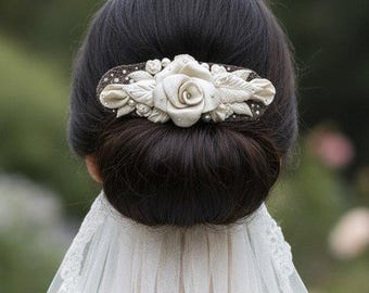 Tocado nupcial romántico con flores, esculpido a mano.