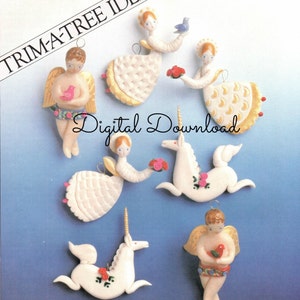 Puede incluir: Seis adornos navideños hechos a mano con ángeles y unicornios. Los adornos son blancos con detalles dorados y detalles en rosa y rojo. Los adornos son perfectos para agregar un toque de fantasía a tu árbol de Navidad.