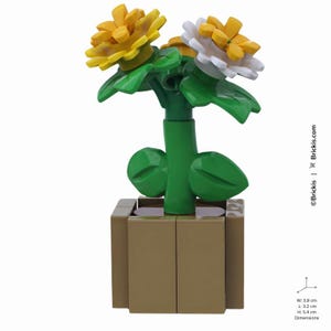 Può includere: Una composizione floreale Lego in un vaso marrone. I fiori hanno petali gialli e bianchi, foglie verdi e uno stelo verde. Il vaso ha una forma rettangolare. Dimensioni: 3,8 cm di larghezza, 3,2 cm di lunghezza e 5,4 cm di altezza.