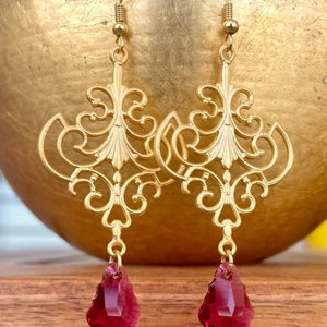 22K Gold-plated Fretwork Chandelier Earring Swarovski Baroque Ruby Drop