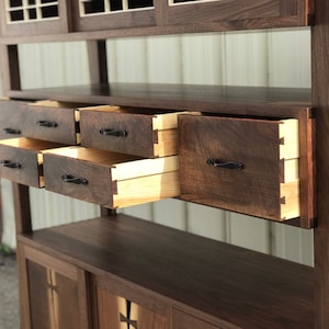 Handmade Wooden Bookshelf Decor for Living Room - Wood Display Stand Trophy Case for Room Decor - Display Cabinet With Drawer for Kitchen Bild 5