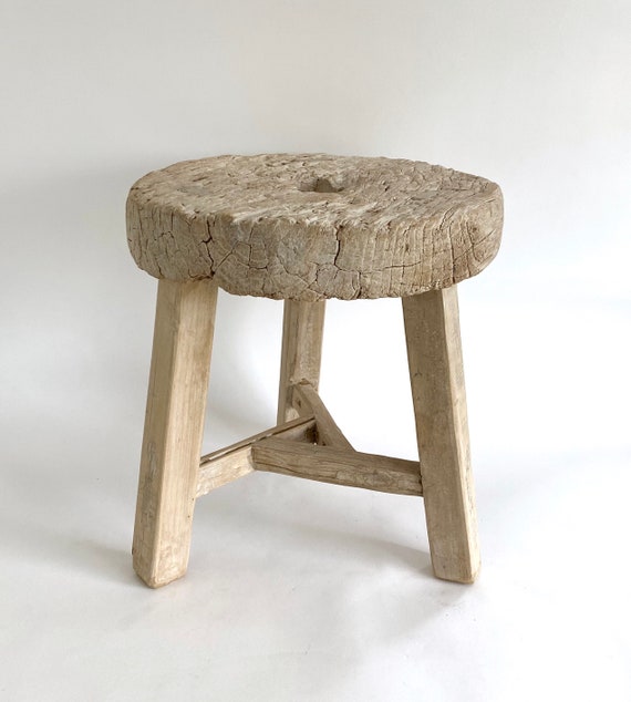 Threshold Woodland Carved Wood Accent Table v9306.1blu.de