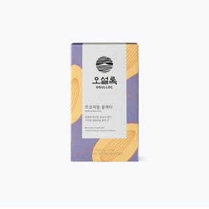 Könnte beinhalten: Eine violette und gelbe Schachtel O'Sulloc Tropical Black Tea mit dem Text "Tropical Black Tea" und "Schwarzer Tee mit tropischem Mango- und Pfirsichgeschmack" auf der Vorderseite.