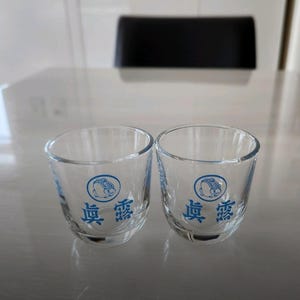 Juego de 2 vasos de chupito de soju coreanos Jinro Jin Ro Retro Sryle (50 ml/1,7 onzas líquidas) azules
