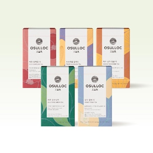 Può includere: Sei scatole di tè Osulloc, ognuna con un sapore e un design diversi. Le scatole sono disposte in due file da tre. La fila superiore presenta il tè di camelia di Jeju, il tè nero tropicale e il tè di mandarino Samda. La fila inferiore presenta il tè verde puro di Jeju e il tè di pera e miele.