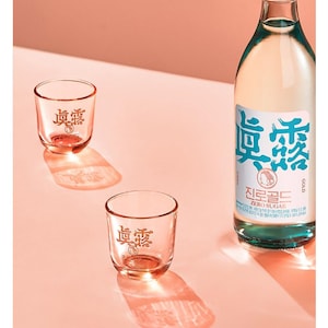 Juego de 2 vasos de chupito de soju coreanos oficiales de Hite Jinro con vasos de caja