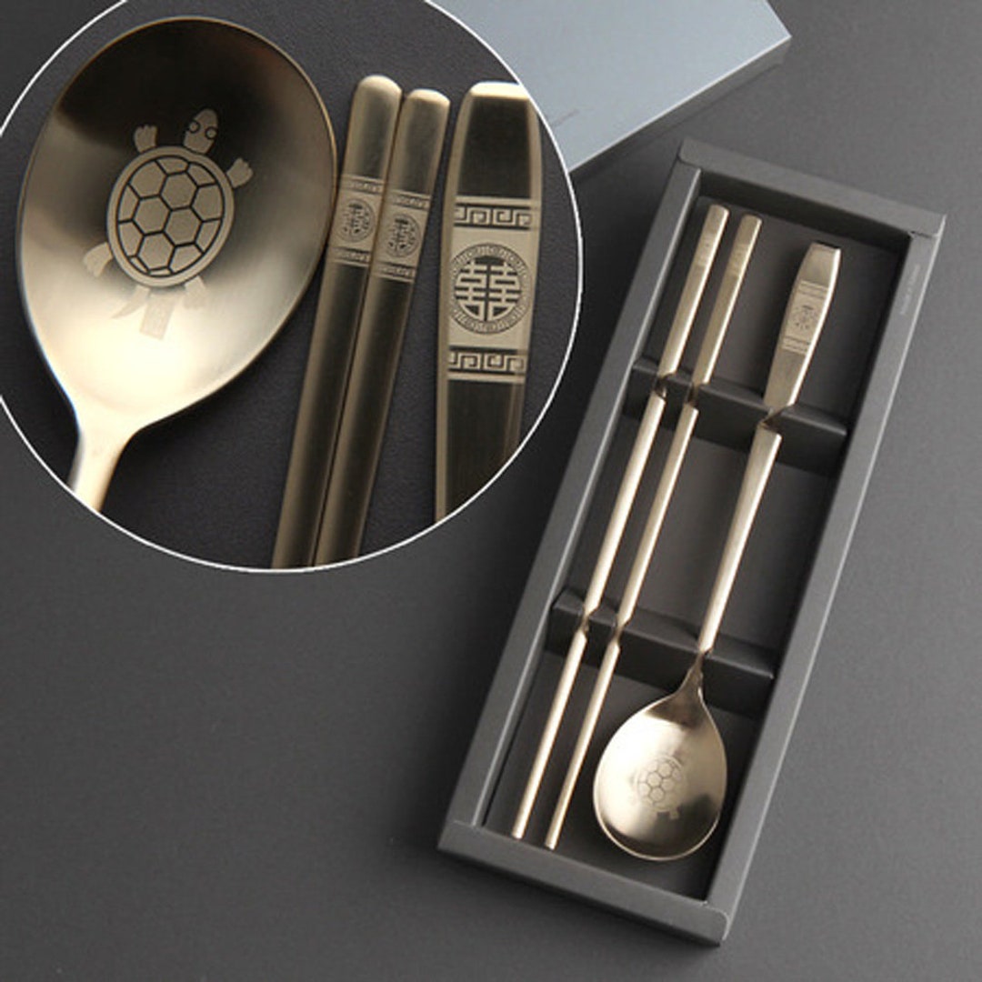 Set di cucchiai per bacchette coreane / Jeosgalag / Bacchette in metallo /  ACCIAIO INOSSIDABILE Sujeo Set di scatole di bacchette coreane Tartaruga  d'oro -  Italia