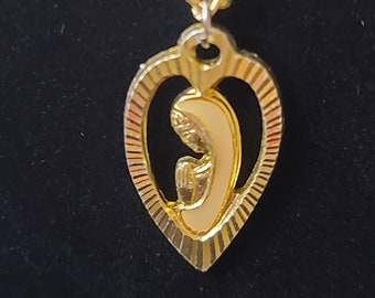 Vintage Gold Tone Mother Mary Praying in Heart Pendant Necklace | Religious Jewelry |  Lightweight Jewelry | Religious Necklace | Religion