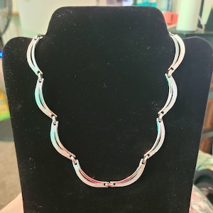 Vintage Silver Tone Crescent Chain Necklace | Costume Jewelry | Fashion Jewelry | Silver Toned Necklace | Crescent Shape Necklace | Vintage