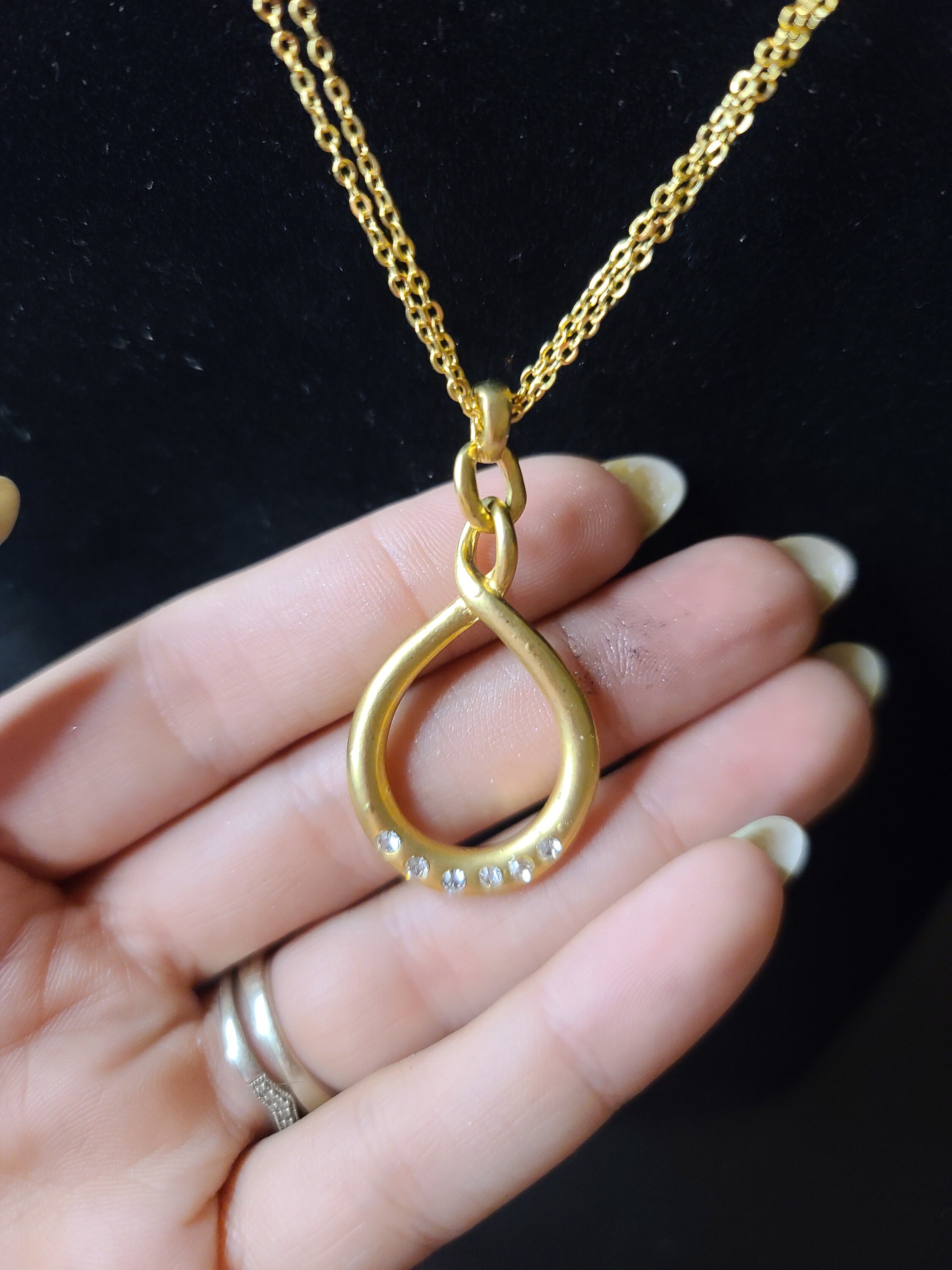 Vintage Gold Tone and Rhinestone Pendant Necklace | Pretty Unique ...