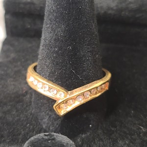 Anillo de pedrería envuelto en tono dorado ligero vintage / Anillo vintage / Joyería vintage / Bisutería / Joyería de moda / Anillo de moda