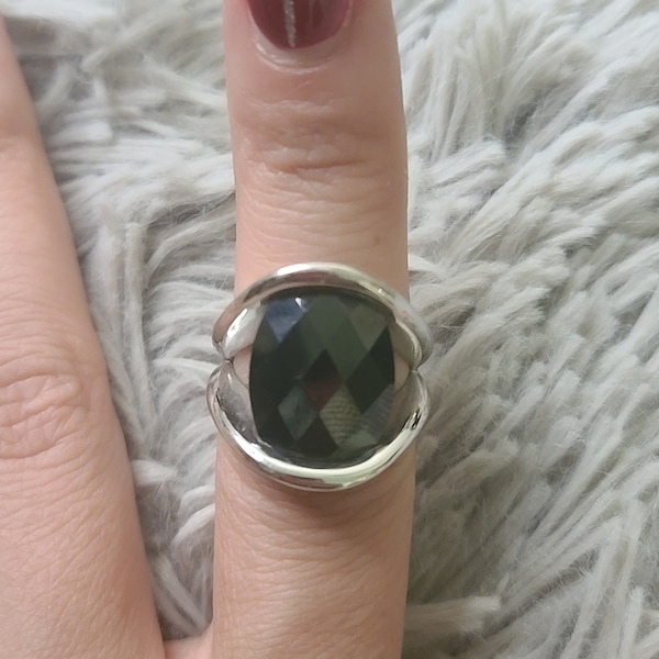 Vintage Silver Tone Fashion Ring with Black Acrylic Gem | Vintage Fashion | Costume Jewelry | Fashion Ring | Silver and Black Jewelry