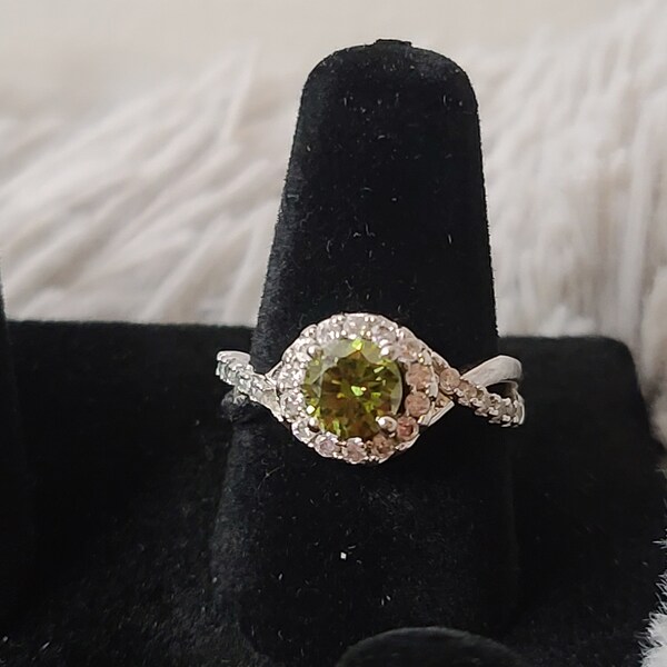 Vintage Beautiful Faux Peridot Tone and Cubic Zirconia Stone Ring | Costume Jewelry | Vintage Ring | Vintage Ring | Fashion Ring |