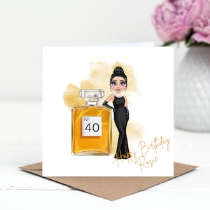 Carte d'anniversaire personnalisée, carte d'anniversaire sur le thème du parfum, carte d'anniversaire de femme en robe noire, carte d'anniversaire personnalisée avec nom et âge,