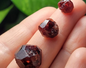 Garnet Crystal / Red Garnet / Raw Garnet Crystal / Natural Garnet Crystal /  Garnet Gemstone / Garnet Stone / January Birthstone / Raw Garnet 