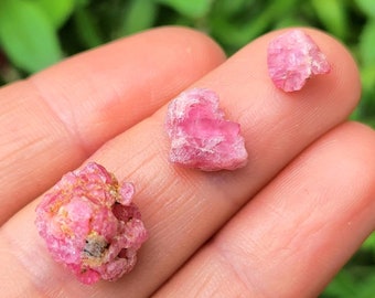 Spinel Crystal / Raw Spinel / Pink Spinel / Red Spinel / Natural Spinel Crystal / Raw Spinel Crystal / Spinel Gemstone / Spinel Specimen