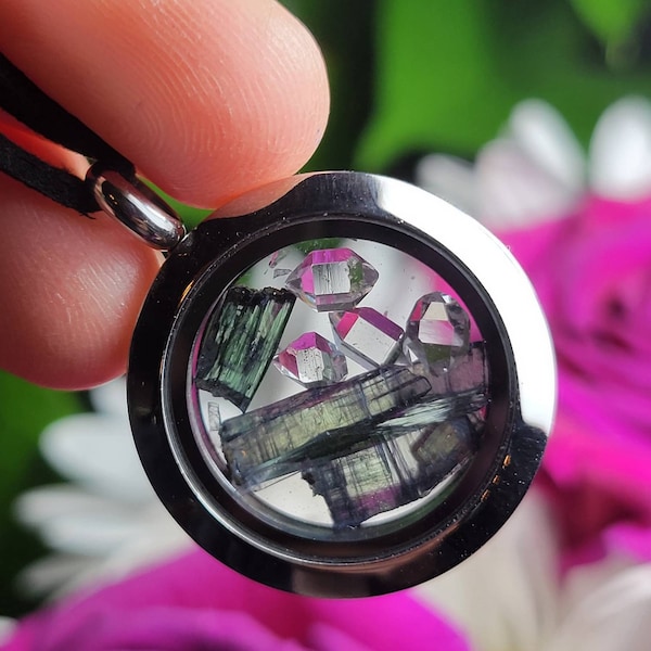 Colgante con medallón de vivianita y diamante Herkimer